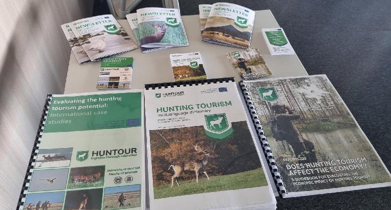 Tankönyvek és szótár a vadászati turizmus fejlesztéséért

